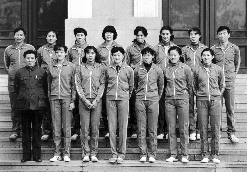 袁伟民执教期间,中国女排连续夺得1981年第三届女排世界杯赛冠军,1982