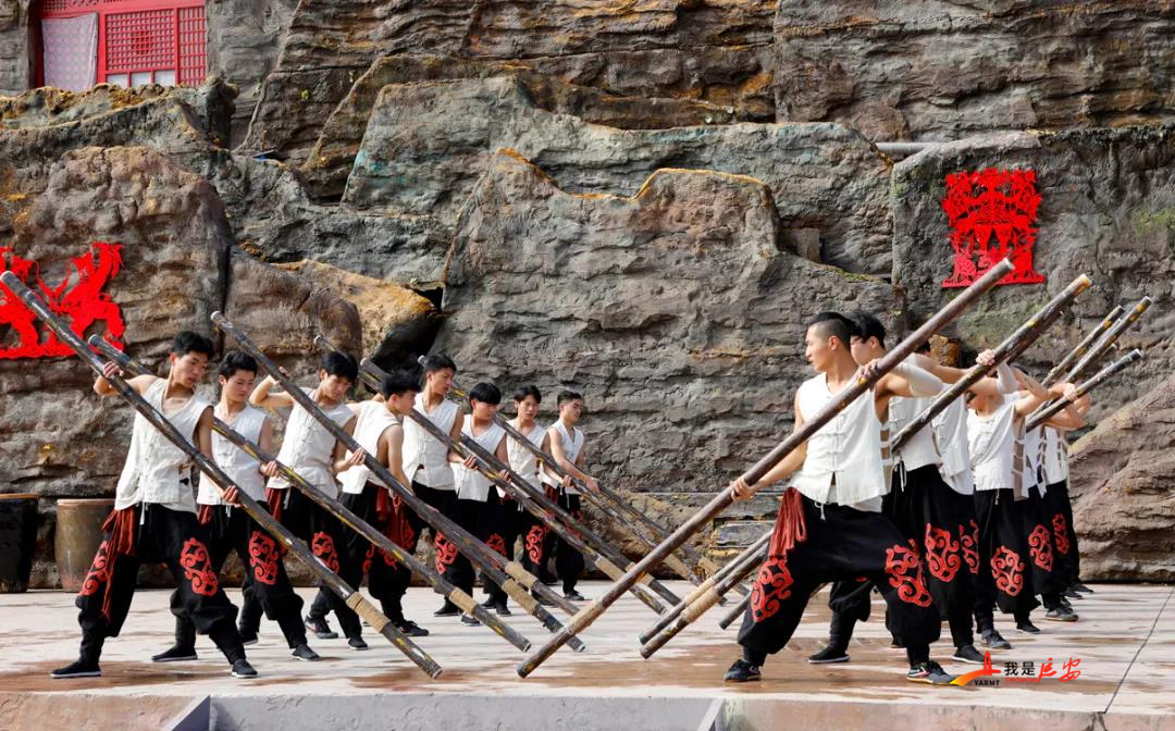 的船工号子,浑厚粗犷的陕北民歌黄河祭祀,羊皮筏子,纤夫拉纤将音乐